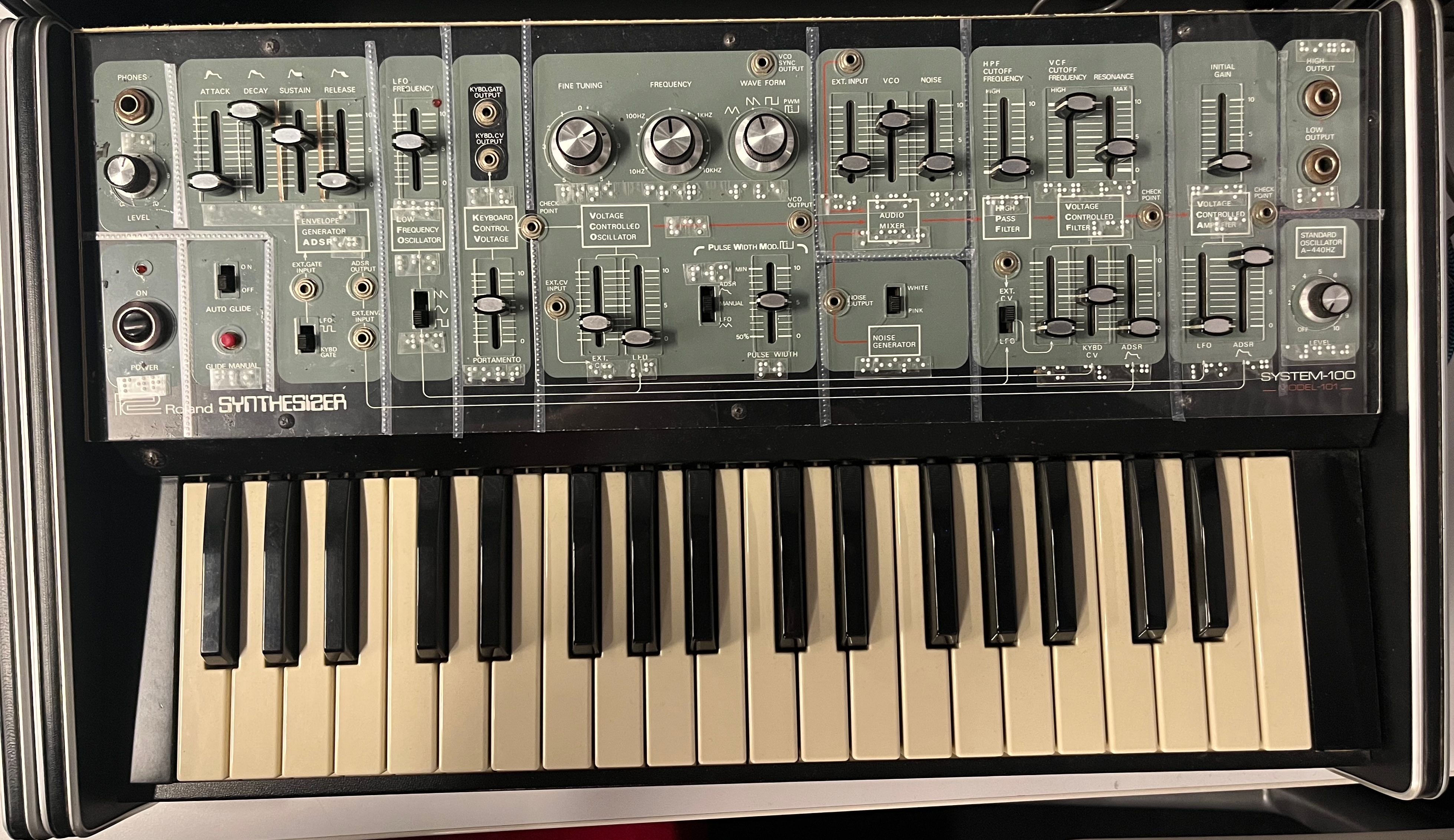 Roland 100 Series Model 101 with braille